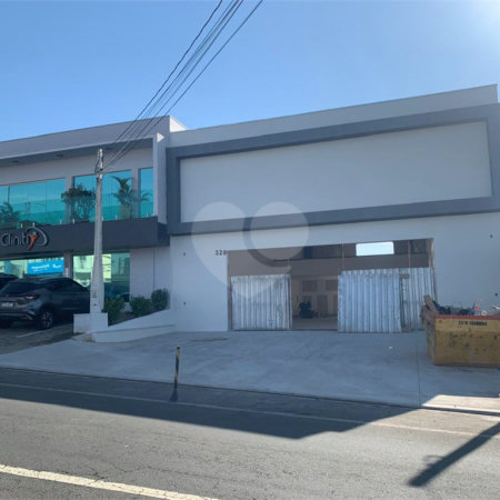 Indaiatuba - Galpão em frente ao Hospital Indaiatuba - Av Fábio Ferraz Bicudo - Locação - R$ 26.800,00 - Lote 360 metros - Área construída 375 metros - 05 vagas - 04 banheiros - 02 copas - finalizando acabamento.