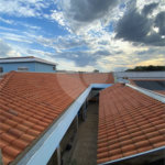Casa Térrea com 2 dormitórios, sendo 1 suíte.