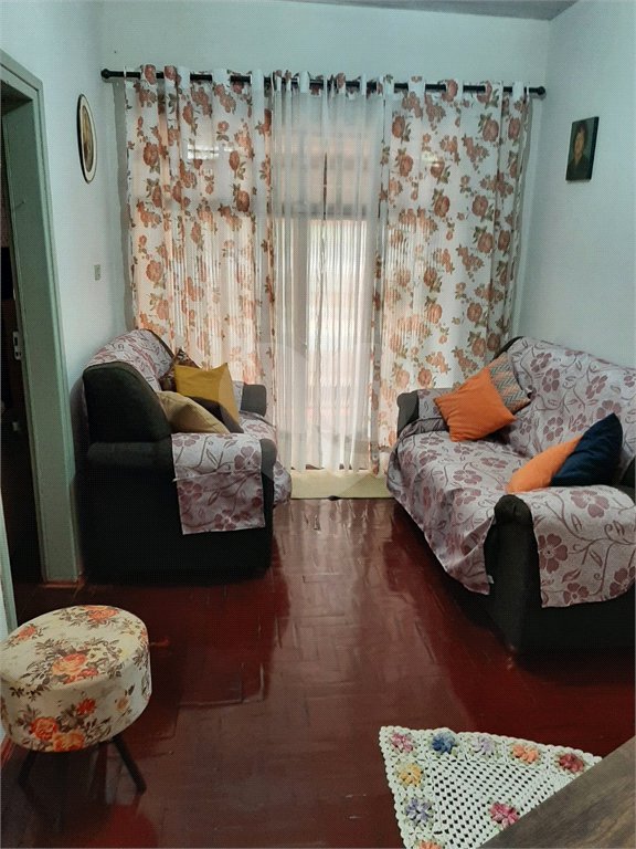 Casa com 2 dormitórios à Venda no Jardim Brasil