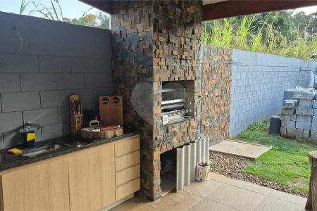 Casa Terreá com 3 suítes a Venda em Atibaia