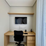 Indaiatuba - Sp - Condominio Maria Candida - R$ 2.250.000,00 - 3 suítes, sendo 1 master com closet e banheiro com duas cubas e dois chuveiros - Escritório - Piscina em Alvenaria aquecida e Hidro com Iluminação - Ar Condicionado instalado em todos os quartos, escritorio, sala e area gourmet