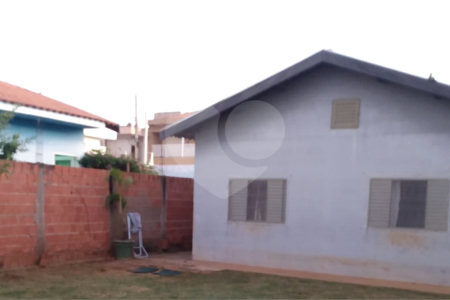 Casa térrea no Jardim Embaré.