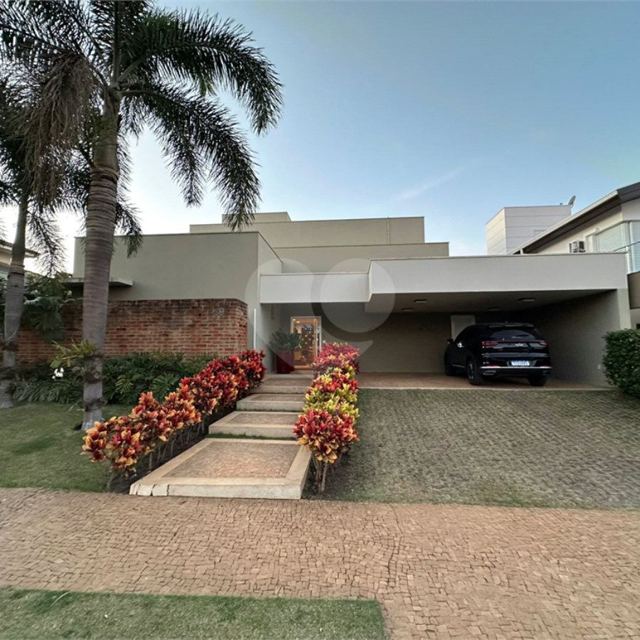 Casa a venda no condomínio Damha II