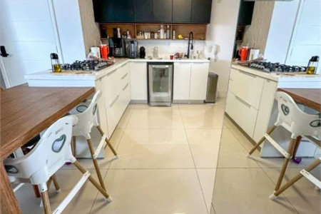 Apartamento de 106 m² no Auge Home Resort, porteira fechada, com 3 dormitórios, 1 suíte, varanda gourmet, 2 vagas, depósito e lazer completo.