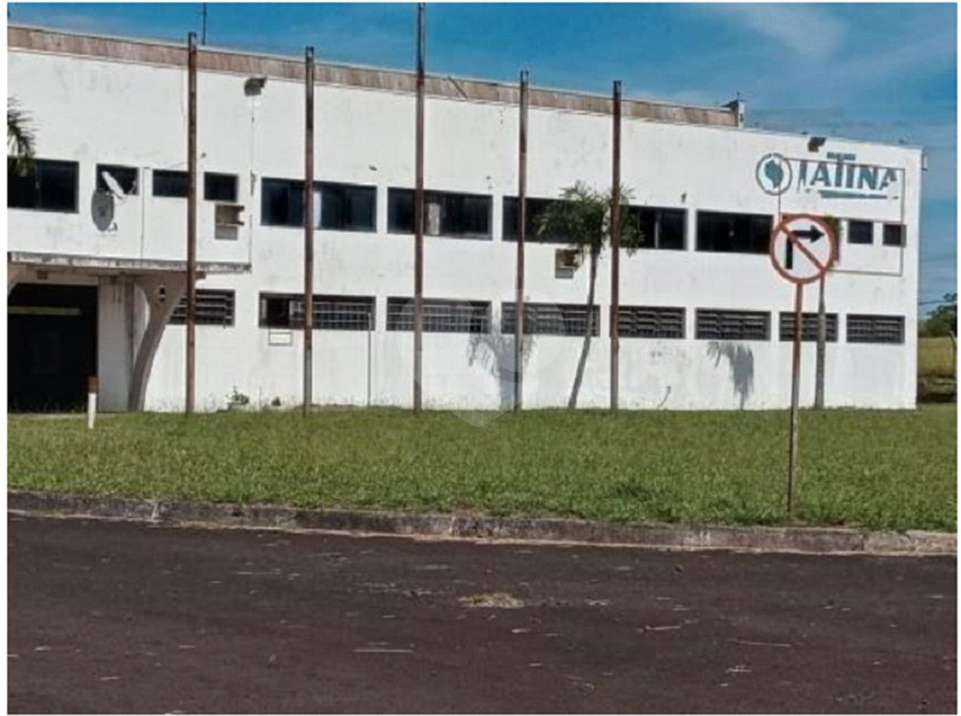 Galpão Comercial .