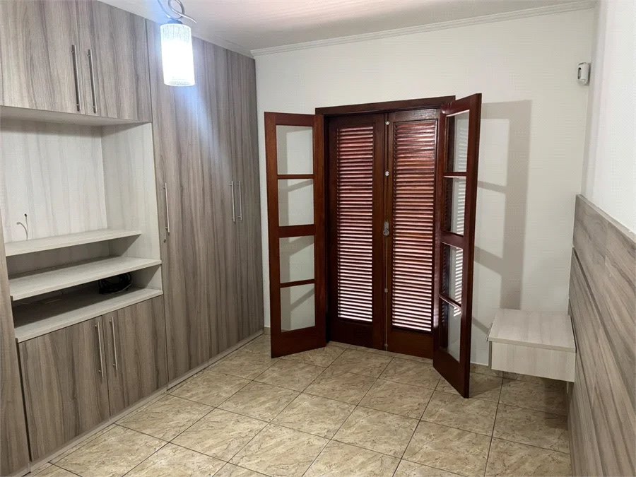 Sobrado à venda ou para alugar com 3 suítes em Vila Sônia, São Paulo, SP
