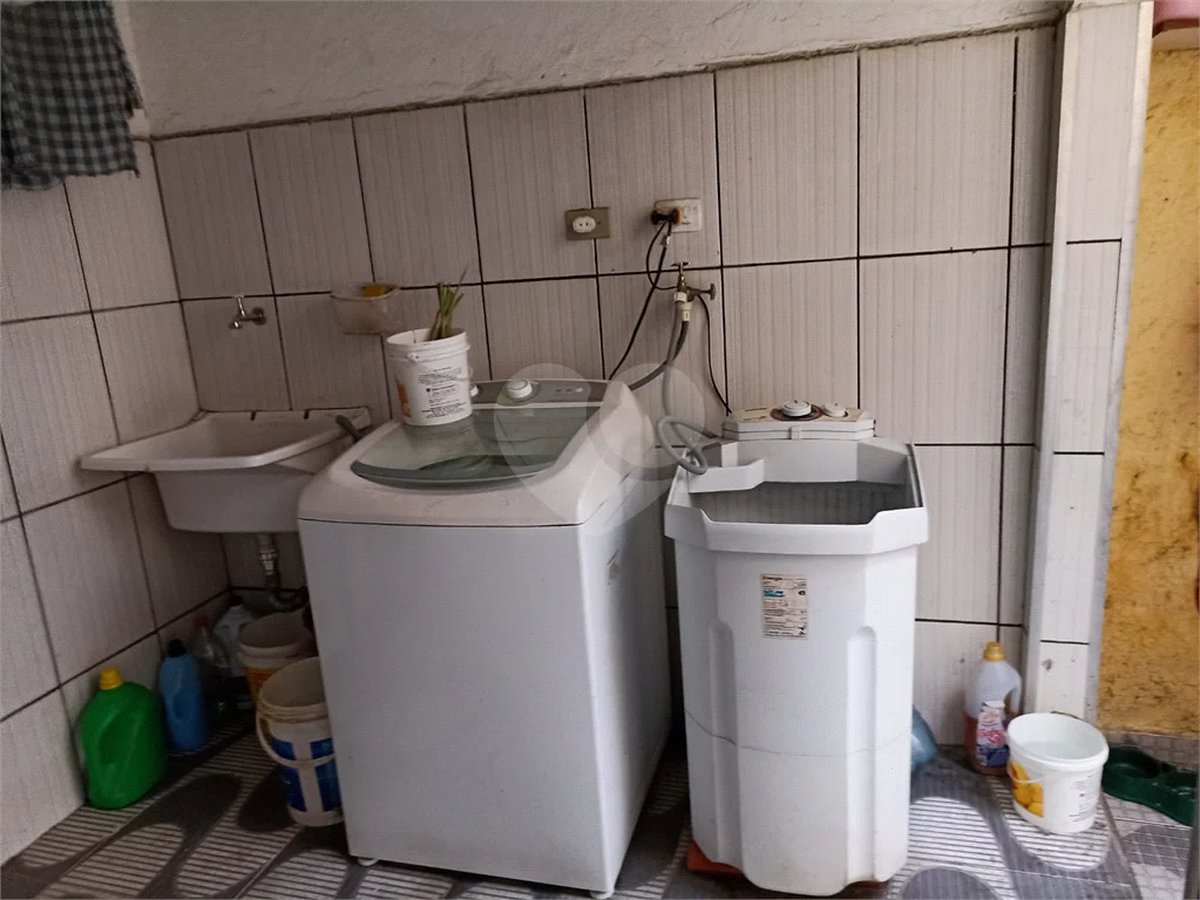 Sobrado à venda com 4 quartos em Vila Continental, São Paulo, SP