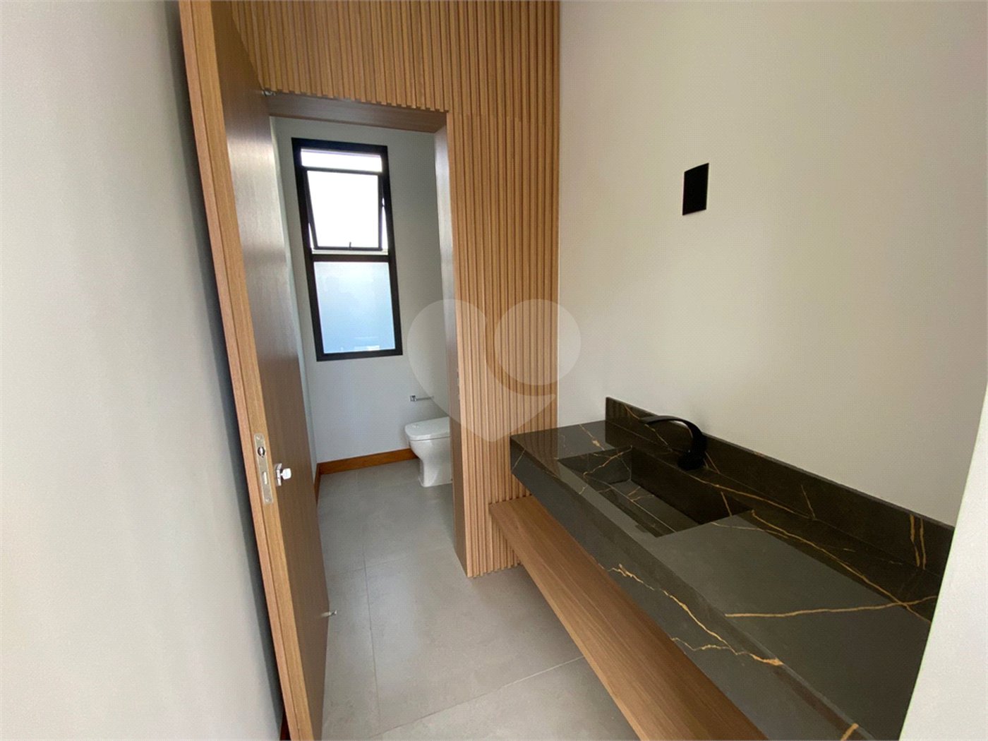 Casa à Venda no Condomínio Damha II