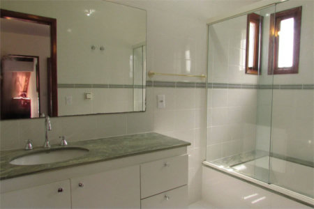Casa para alugar com 4 quartos, sendo 2 suítes,  em Cidade São Francisco, São Paulo, SP