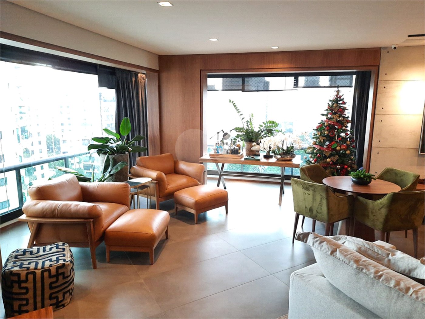 Apartamento de 257m² a venda em Moema, reformado, 4 dorms, 3 suítes, fora de rota,, 4 vagas