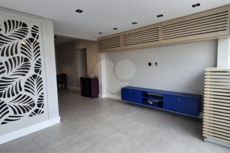 Apartamento com 2 vagas no Campo Belo