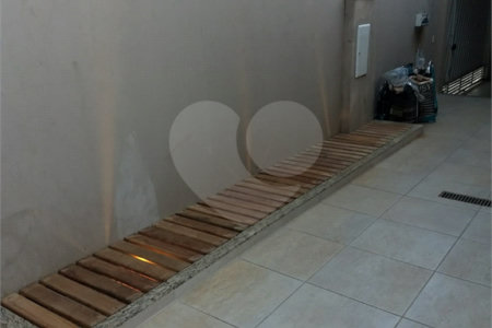 Casa térrea com 2 dormitórios.