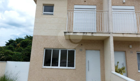 Sobrado à venda com 3 quartos, sendo 1 suíte,  em Vila Omízollo, Louveira, SP
