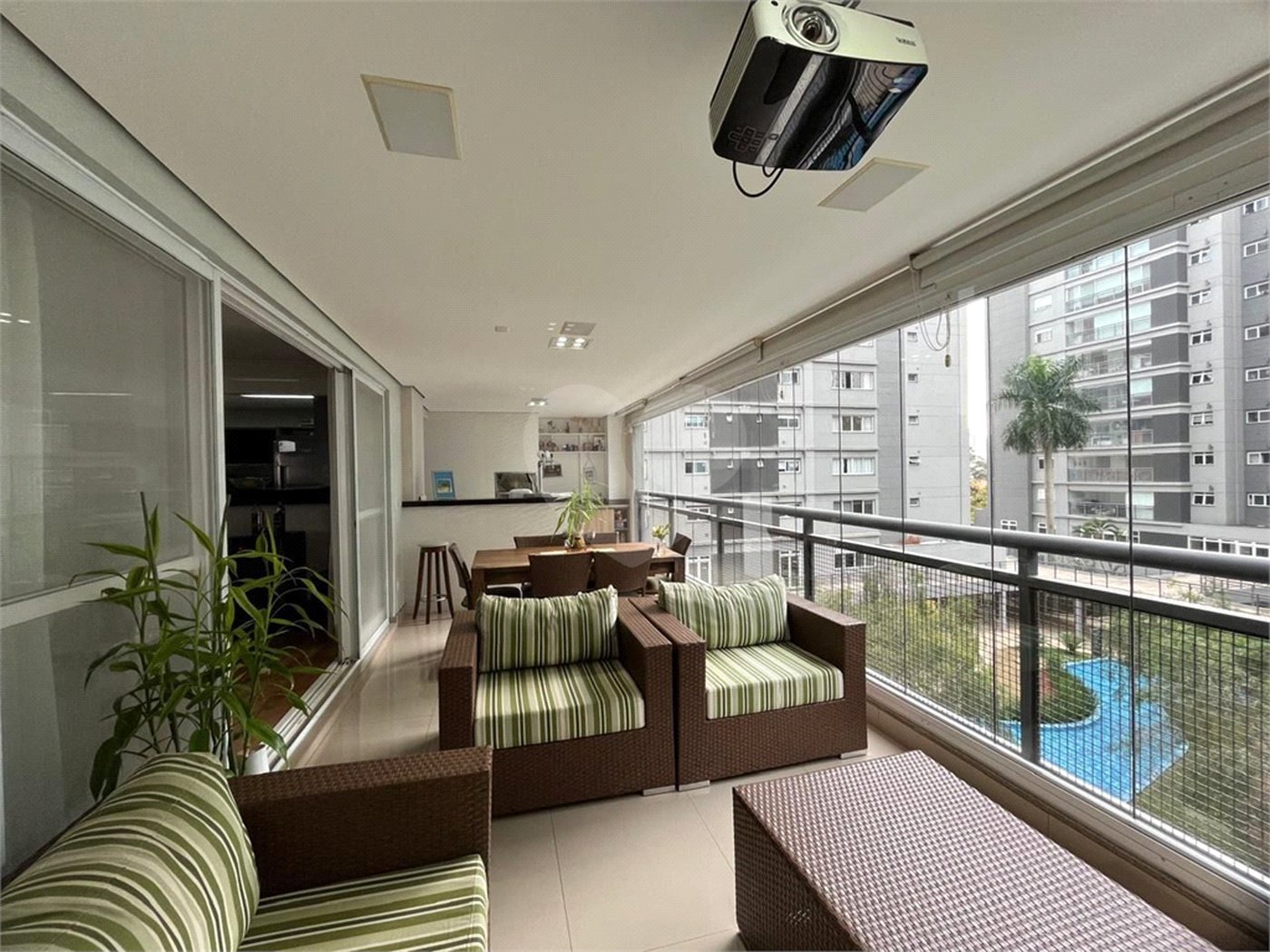 Apartamento á venda com 200m² - Bosque da Saúde