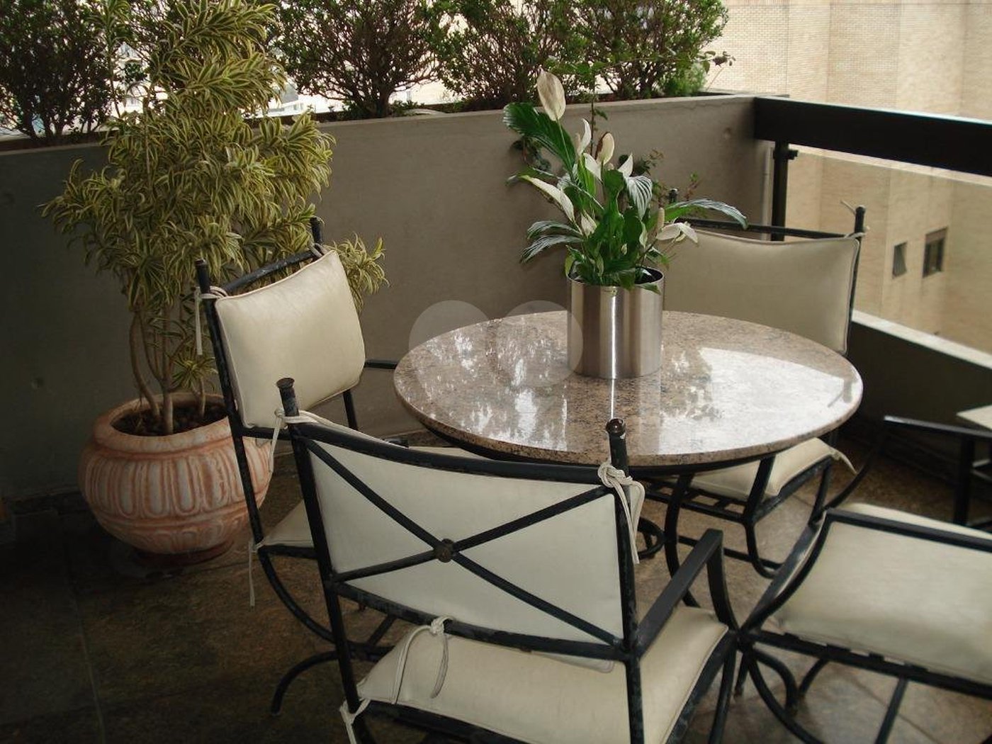 Higienópolis com 4 suítes com 260m².Maravilhoso!