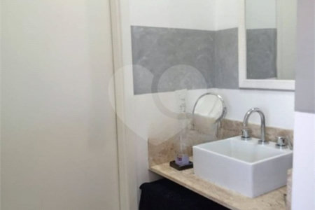 Apartamento à venda no Brás, 1 quarto, varanda, garagem, semimobiliado