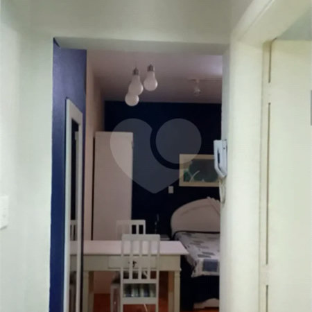 Apartamento Reformado à Venda – Localização Privilegiada!