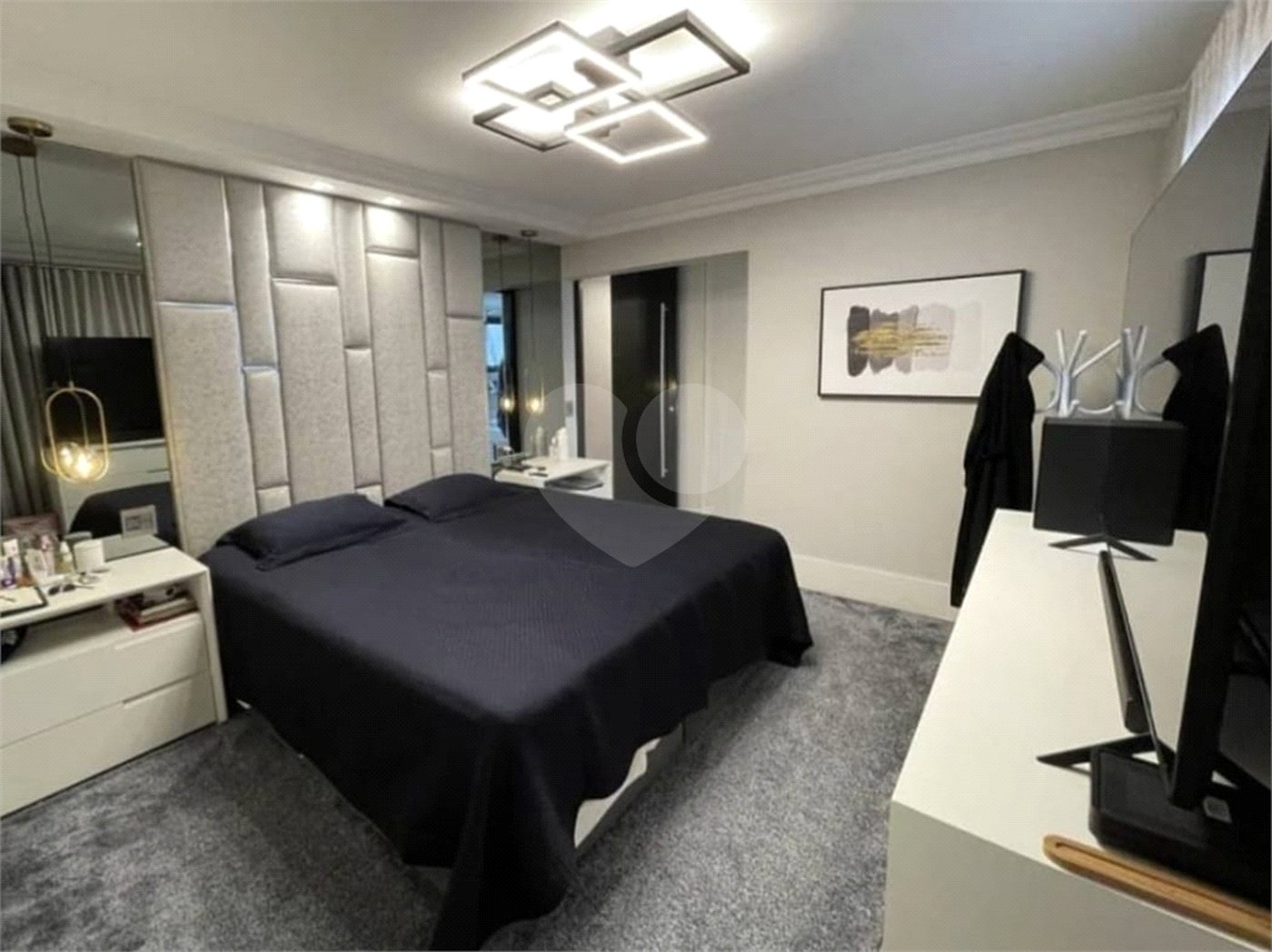 Apartamento LINDO reformado 4 dormitórios, sendo 2 suítes 1 mster, closet varandas integradas.