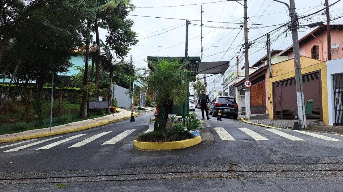 Sobrado à venda com 3 quartos, sendo 1 suíte, no Condomínio Jardim Olympia próximo ao Shopping Raposo
