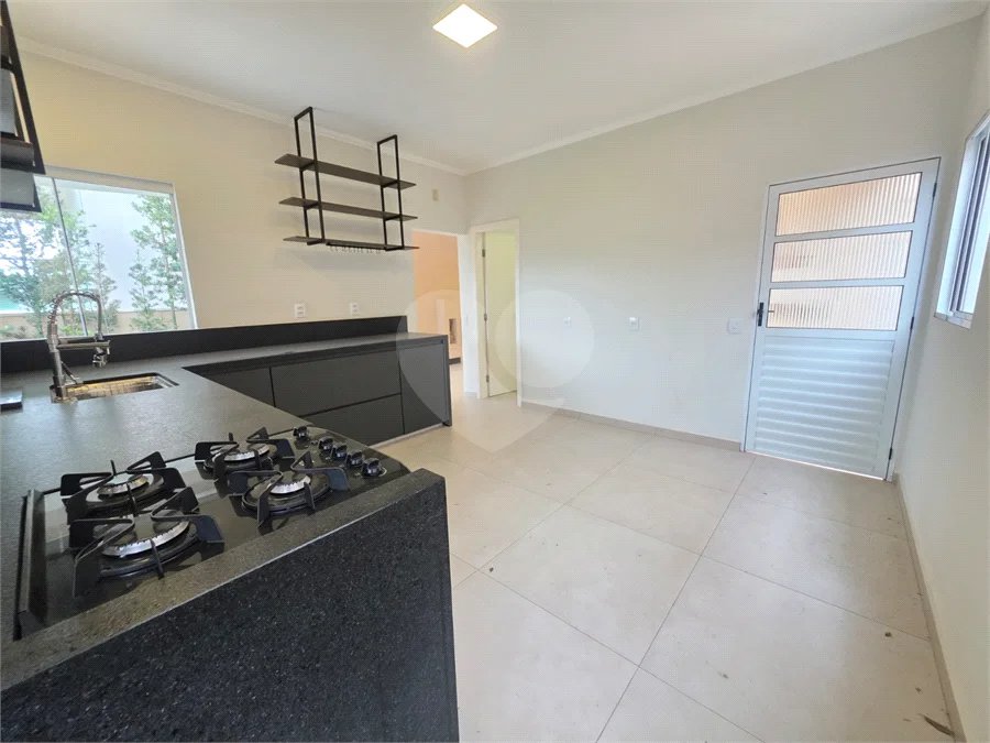 Casa à venda ou para alugar com 3 quartos, sendo 1 suíte,  no condomínio Terras de São Francisco, Vinhedo - SP
