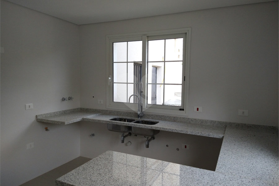 Condomínio de casas de alto padrão em estilo Neoclássico Francês
