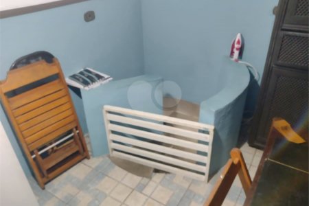Casa à venda na Vila Mariana de 300 metros quadrados, com 3 dormitórios, 1 suíte e 2 vagas.