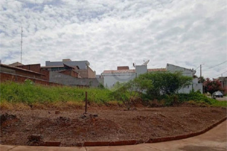 Terreno com 251,00 m² .