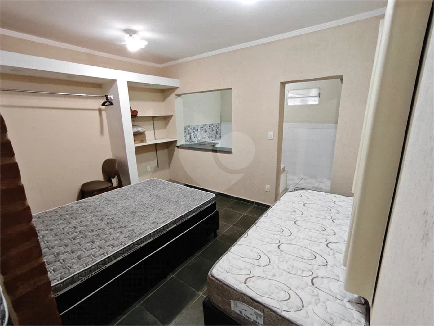 Casa à venda com 4 quartos, sendo 2 suítes,  em Country Residencial Felix, Bom Jesus dos Perdões, SP