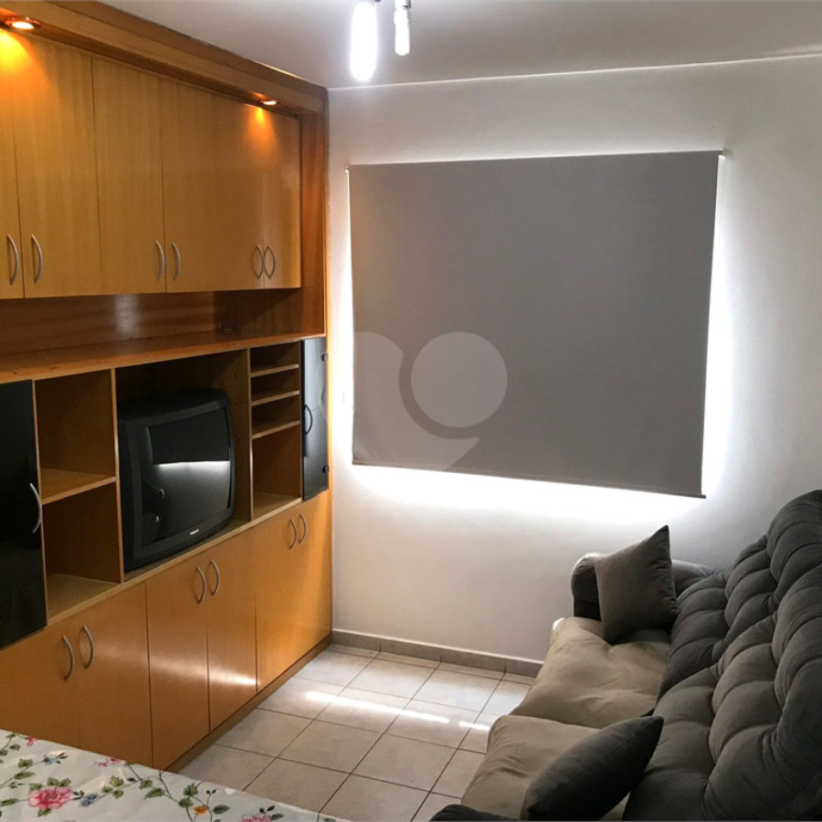 Apartamento mobiliado de 32m2 com 1 dormitório e 1 vaga para locação na Santa Cecília