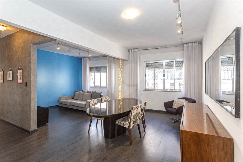 Apartamento Reformado e Mobiliado na Vila Mariana 100m² e 1 vaga.