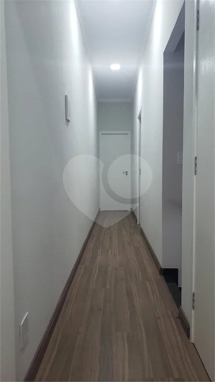 Sobrado novo com 3 suítes, 4 vagas, espaço gourmet com churrasqueira, jardim de inverno e acabamento premium. Conforto, modernidade e sofisticação.