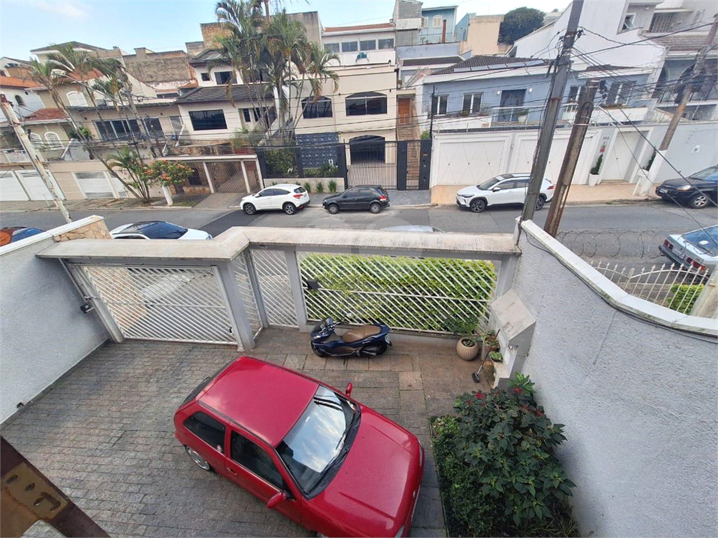 SOBRADO COM 4 QUARTOS, 1 SUÍTE, QUINTAL, CHURRASQUEIRA E VAGAS PARA 5 CARROS NO TREMEMBÉ