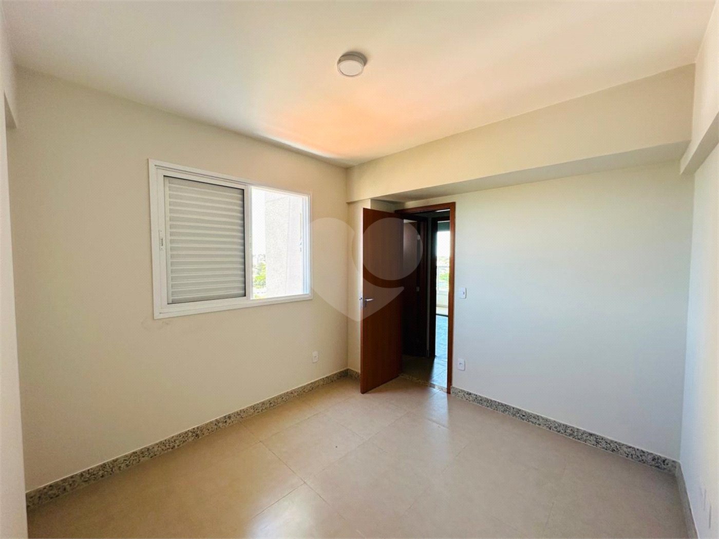 Apartamento com 2 dormitórios, sendo 1 suíte