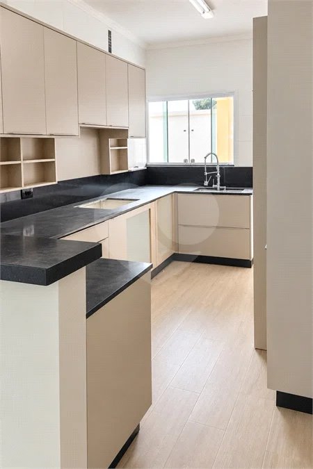Casa em Condômino com 3 suítes para Locação