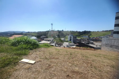 Terreno em Atibaia com 193 metros, pronto para construir, ao lado de supermercado e diversos comércios