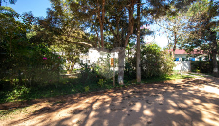 Casa à venda com 4 quartos, sendo 1 suíte,  no condomínio Sítio das Hortências, São Roque - SP