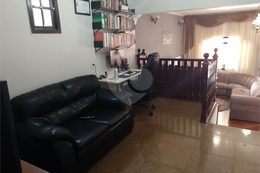 Casa Térrea Assobradada com Varanda Gigante no Jardim Líbano