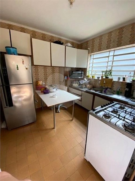 Casa com 202m² , 4 dormitórios , sendo 1 suíte , 3 vagas de garagem.