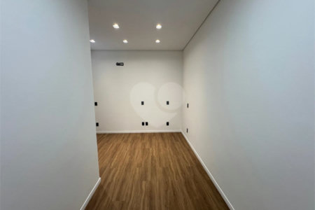 Linda casa a venda no condomínio Villeneuve