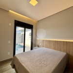Indaiatuba - Sp - Condominio Maria Candida - R$ 2.250.000,00 - 3 suítes, sendo 1 master com closet e banheiro com duas cubas e dois chuveiros - Escritório - Piscina em Alvenaria aquecida e Hidro com Iluminação - Ar Condicionado instalado em todos os quartos, escritorio, sala e area gourmet