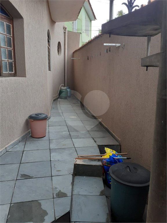 Casa com salão adjacente gerando renda!