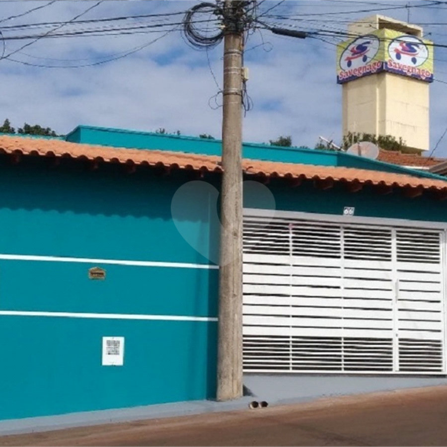 Casa Térrea com 3 dormitórios, sendo 1 suíte.