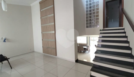 Sobrado à venda com 3 quartos, sendo 1 suíte,  em São Benedito, São João da Boa Vista, SP