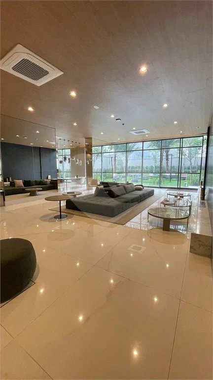 Apartamento mobiliado no Planalto Paulista com 1 dormitório e varanda.