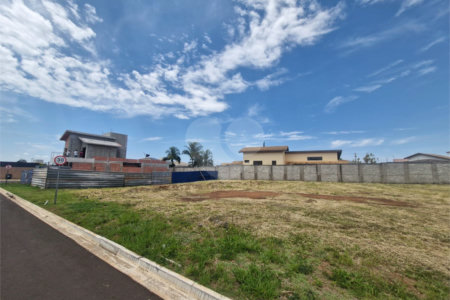 Terreno à Venda no Condomínio Monte das Araucárias