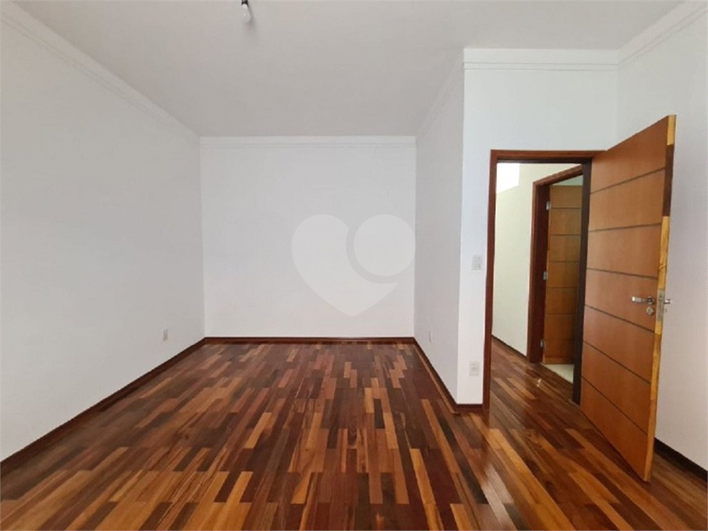 Casa à venda com 3 dormitórios, sendo 1 suite e ampla área de lazer no Jardim Brasil
