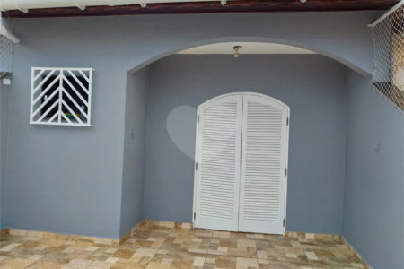 Casa com 324m², 4 dormitórios, sendo 1 suíte, 4 vagas, à venda no Jardim Las Vegas em Santo André.