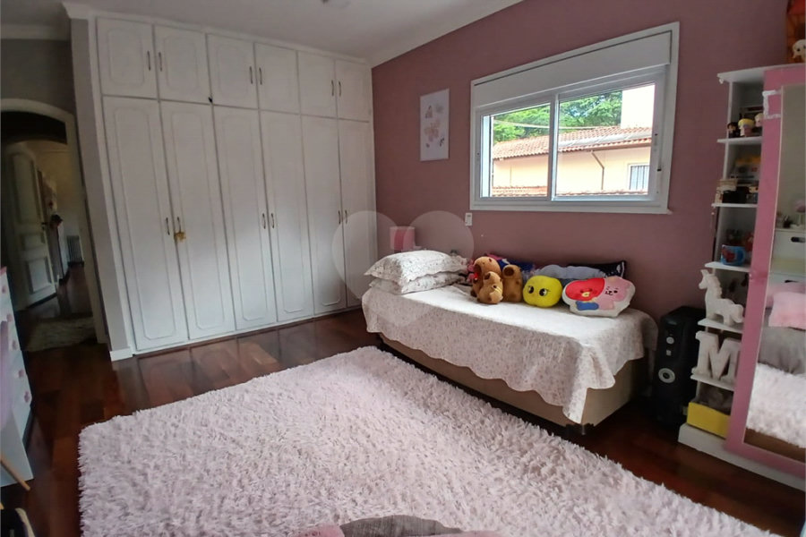 Oportunidade No Alto de Pinheiros Ótimo Sobrado com 352m² de A.C, frente para uma bela Praça.