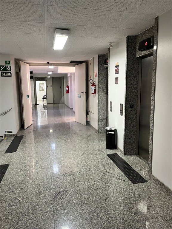 SALA COMERCIAL, ESPAÇO LIVRE DE 59m2, NA ÁREA NOBRE DA BELA VISTA.