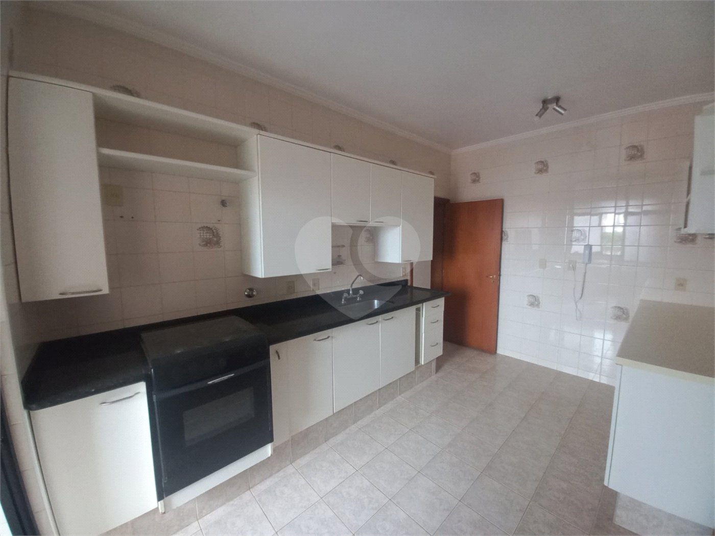 Apartamento para venda ou locação no Ed. Alexandre Previero